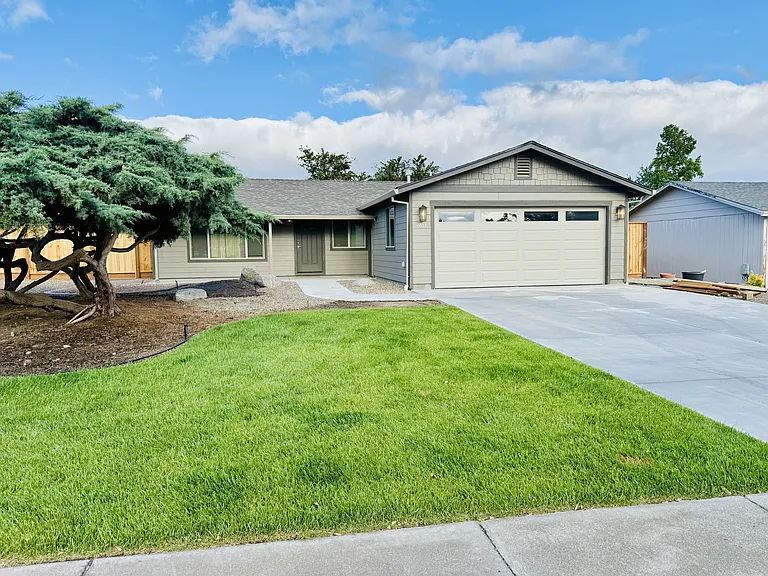2853 Tahitian Ave — Photo 2