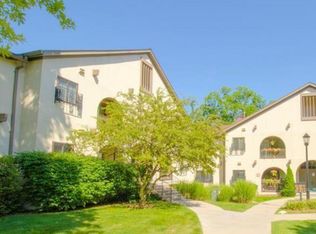 42160 Woodward Ave UNIT 38, Bloomfield Hills, MI