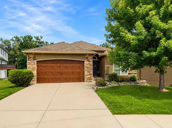 4805 NE Fairway Homes Dr, Lees Summit, MO 64064