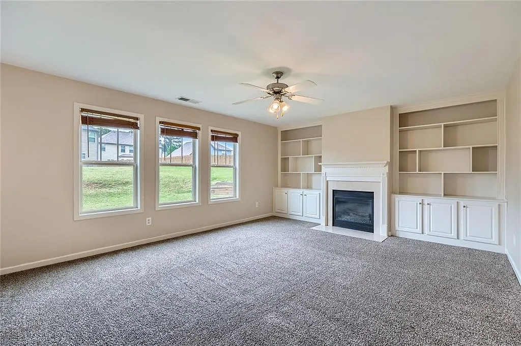 5 bed, 3.5 bath, 2692 sqft, $2,600 — Photo 3