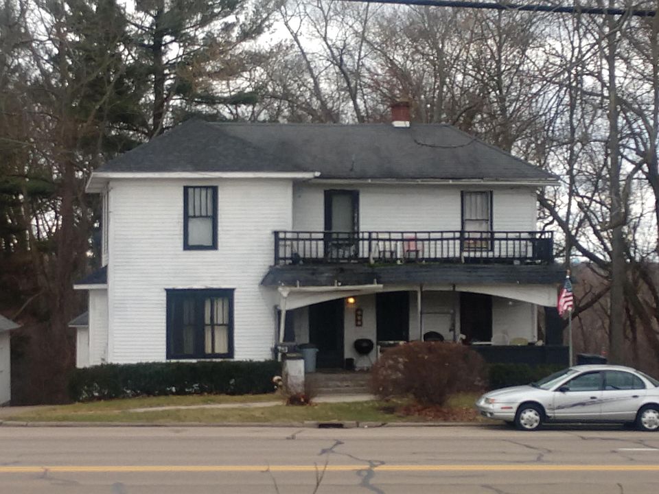 1st image of 943 Michigan Ave W
