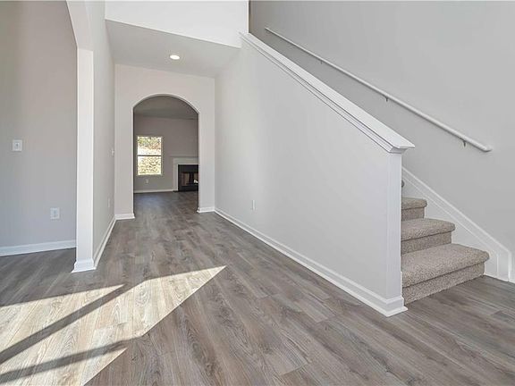 4th image of 493 Charleston Pl