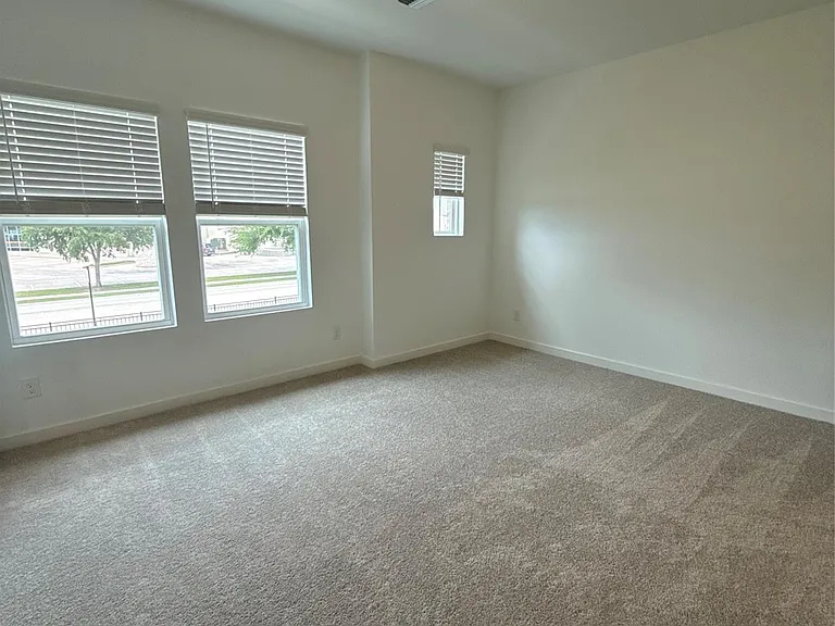 7621 Dakota Dr — Photo 12
