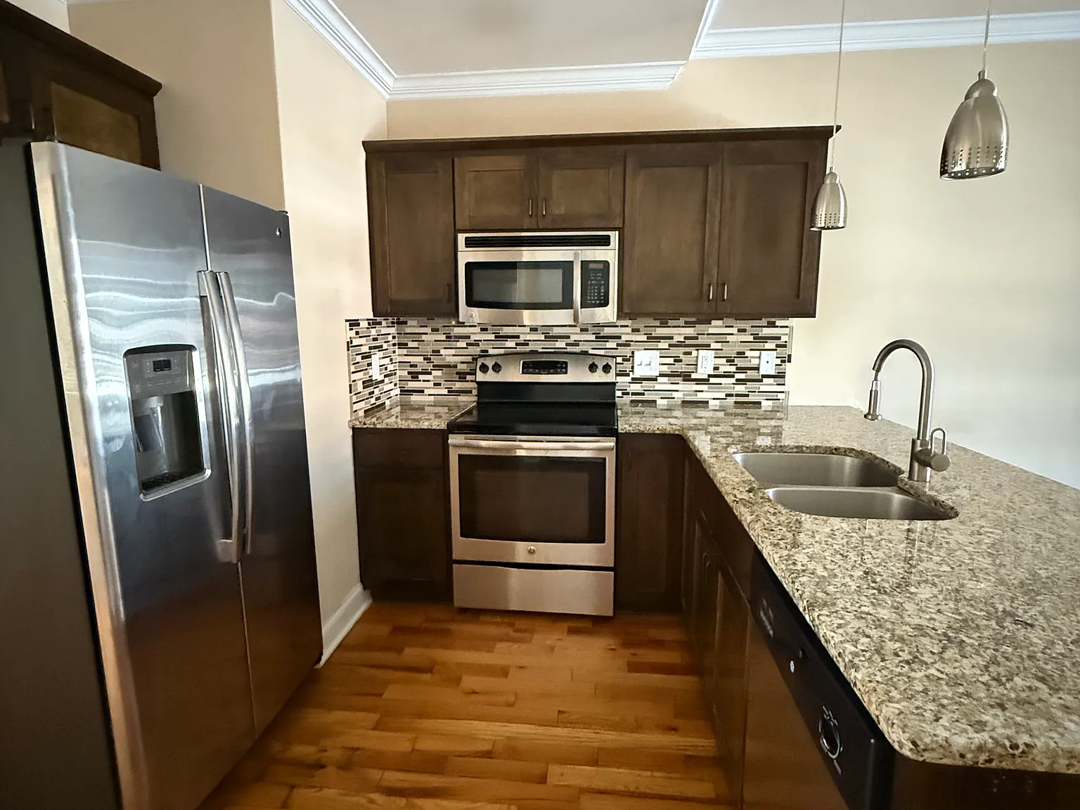 2 bed, 800 sqft, $1,195 — Photo 2