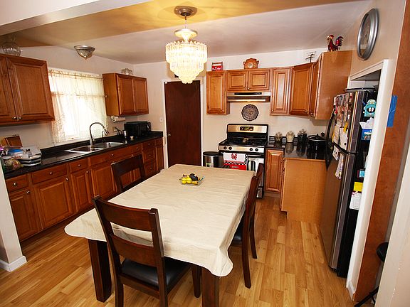 4th image of 2834 E 11th St