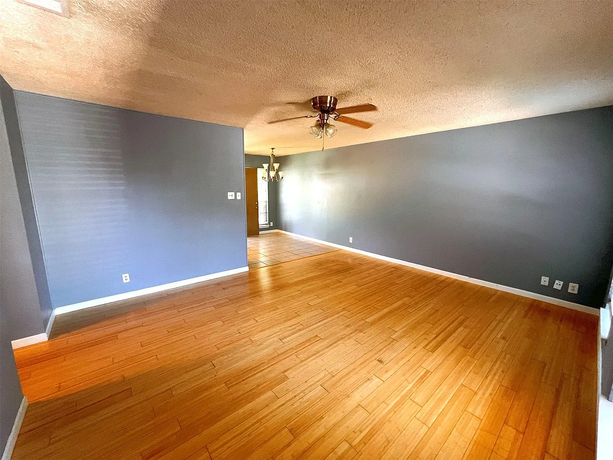 Building Photo - 3503 Southridge Dr #B