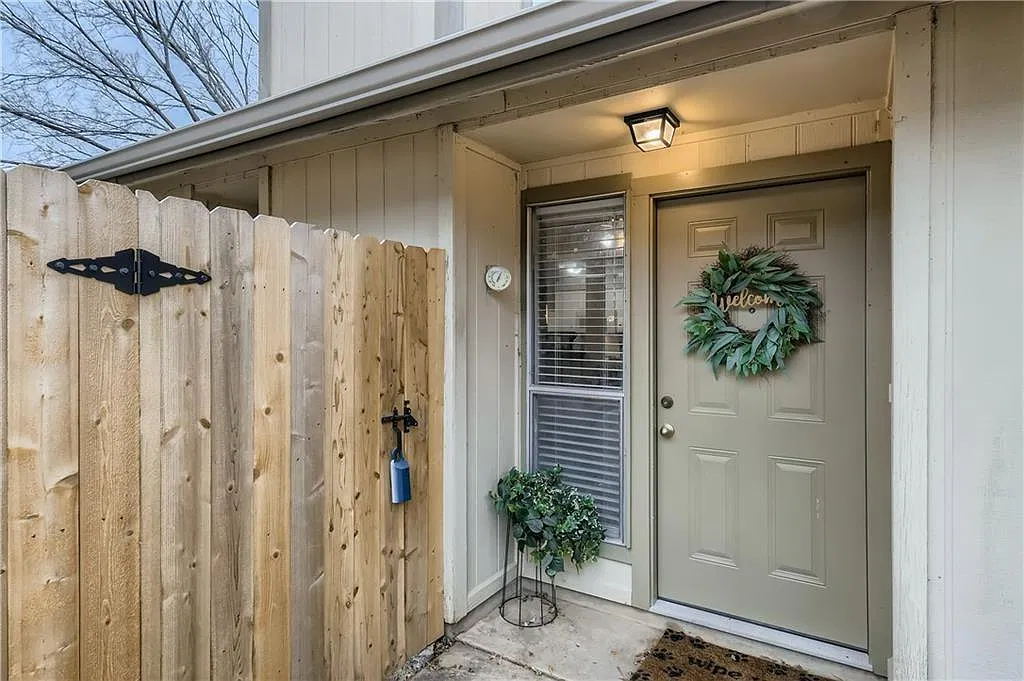 3 bed, 2.0 bath, 1063 sqft, $1,575 — Photo 1