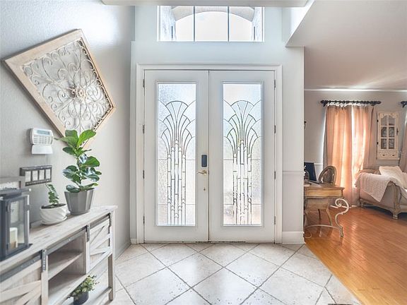 3rd image of 10310 Meadow Crossing Dr