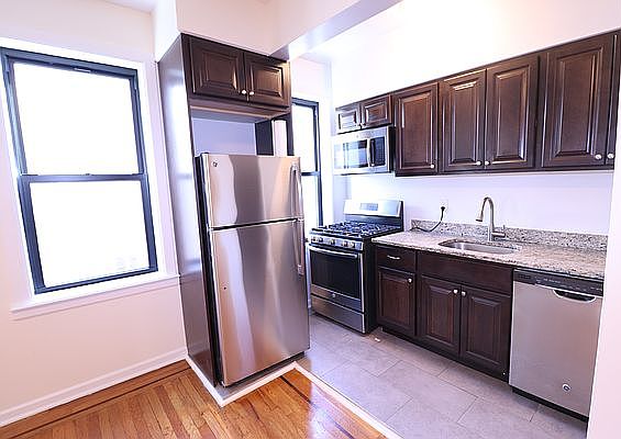 4th image of 13270 Sanford Ave APT 4C