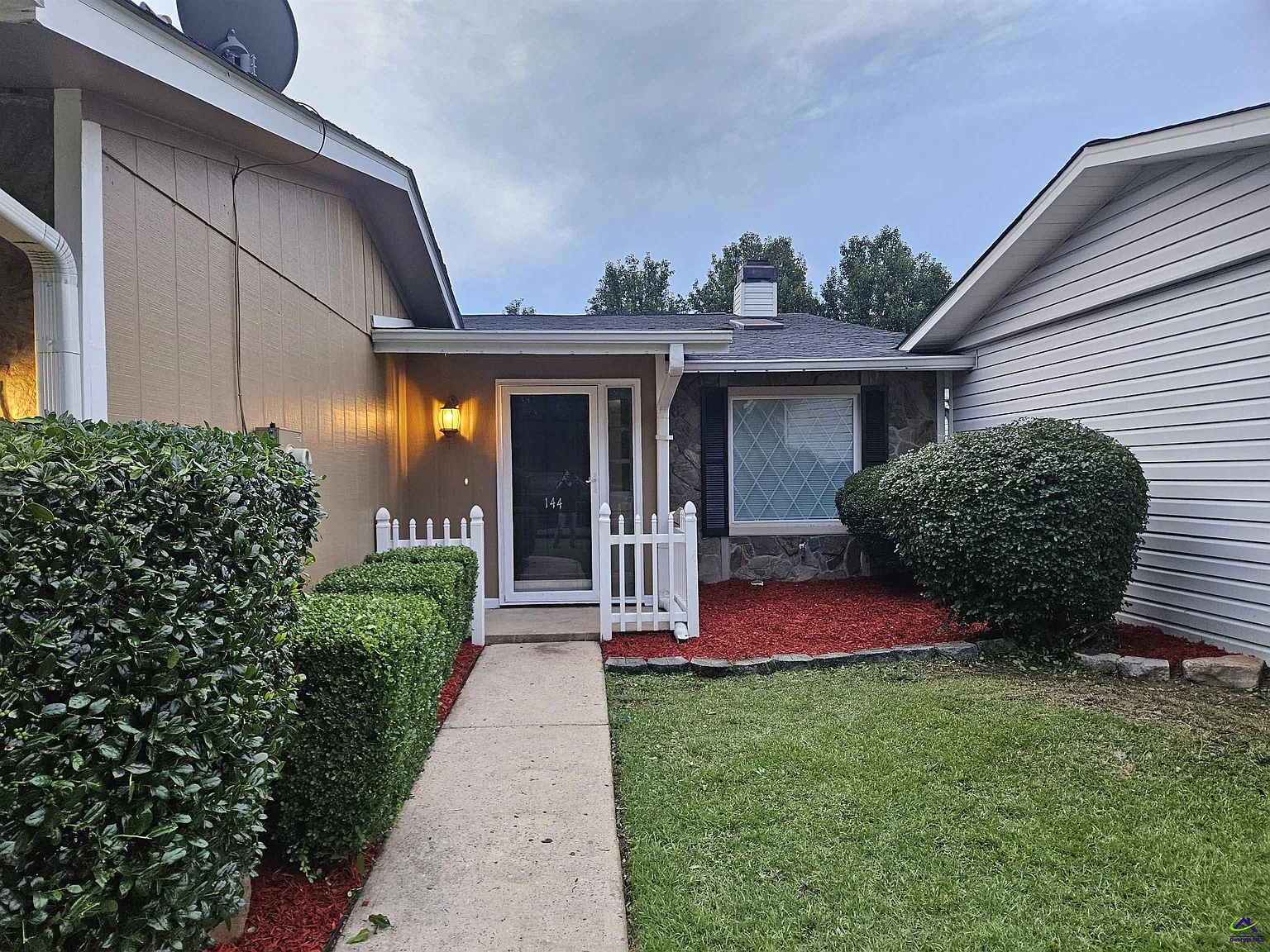 2 bed, 2.0 bath, 1314 sqft, $1,500 — Photo 2