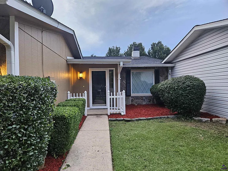 144 Pleasant Hill Ct — Photo 2