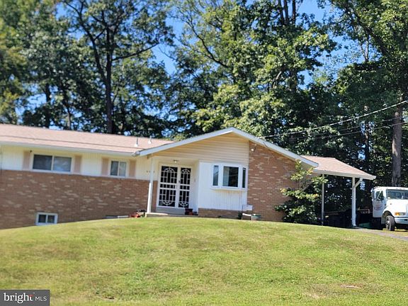 3rd image of 6505 Acorn Ct