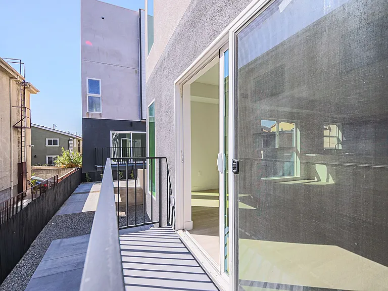 Luxury 2026 Townhomes with Massive Bedrooms + Decks with Views — Photo 71