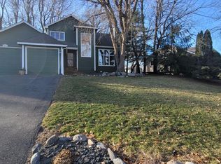 16451 S Manor Rd, Eden Prairie, MN 55346