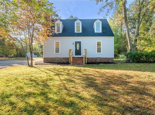 5301 W 100th Rd, Chester, VA 23831