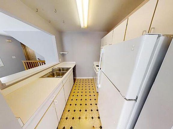 4th image of 1316 W Huron St