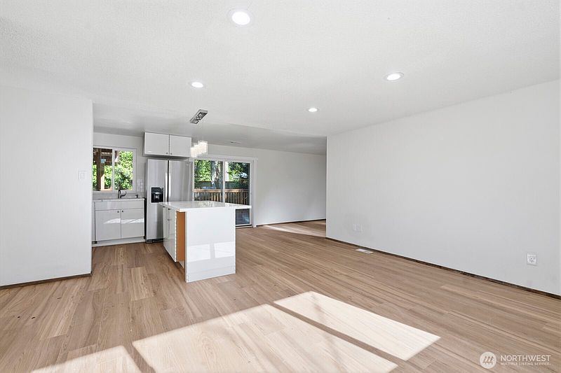 4th image of 5323 77th Court SW