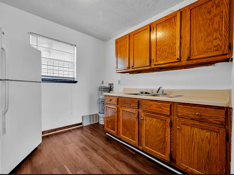 313 Beta St — Photo 9