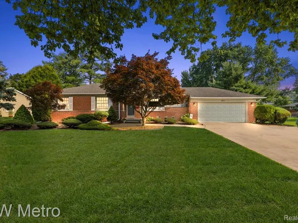 18241 Dunblaine Ave, Beverly Hills, MI 48025