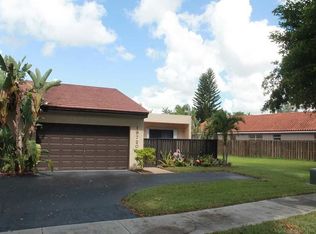 19720 W Lake Dr, Hialeah, FL 33015