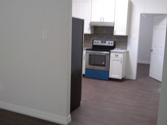2nd image of 2322 Chapman St