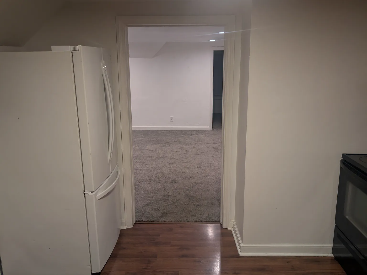 3 bed, 850 sqft, $1,300 — Photo 2