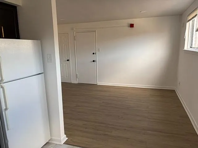4411 Sheffield Ave - 6 — Photo 3