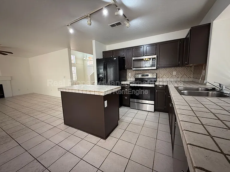 16838 S 20th Pl — Photo 10