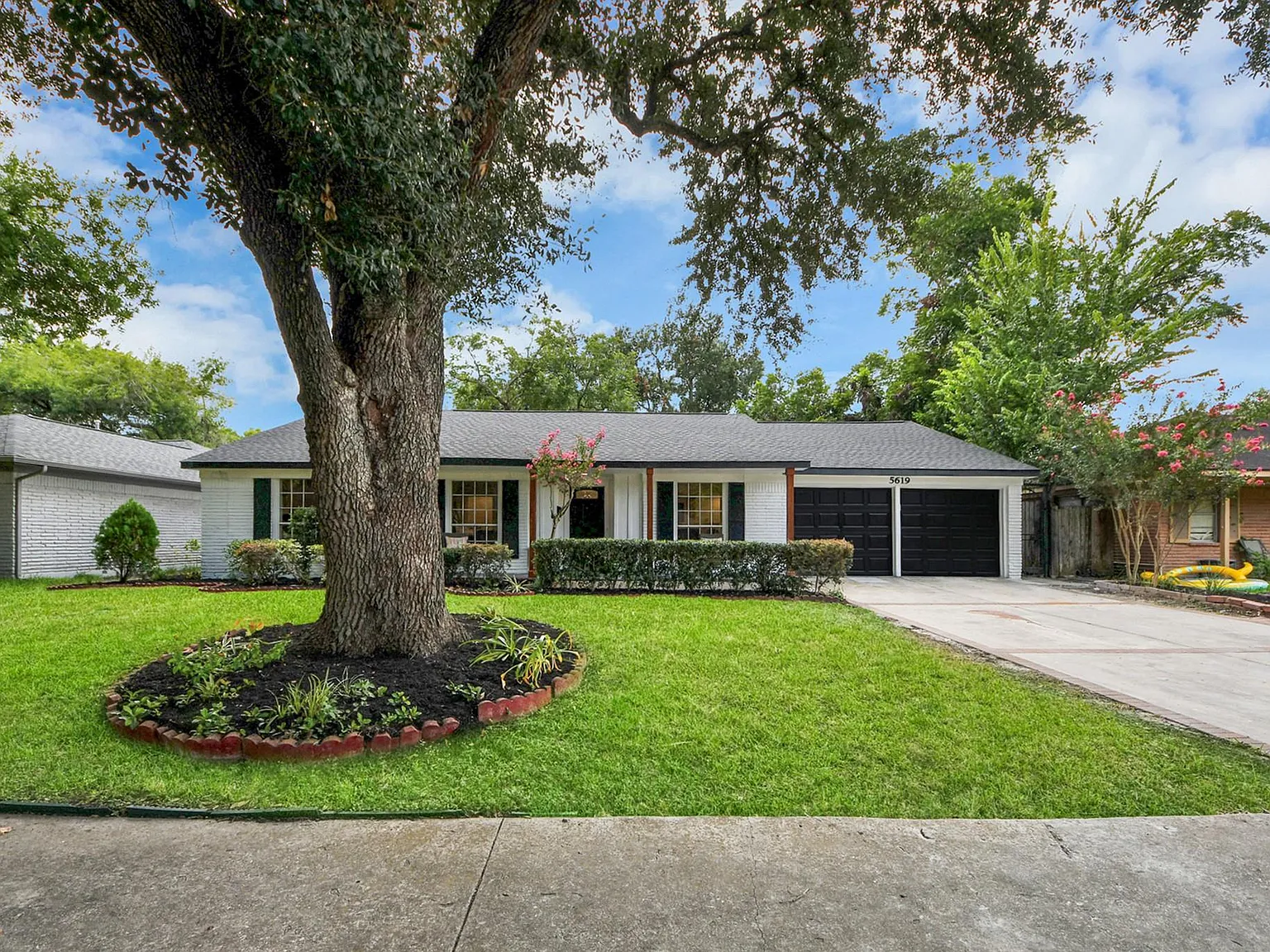 3 bed, 2.0 bath, 1705 sqft, $2,800 — Photo 3