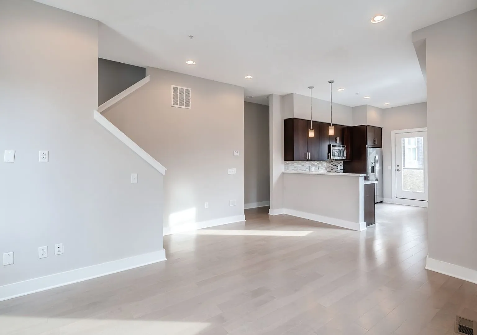 Northern Liberties Townhome with attached Garage — Photo 1