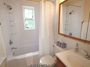 2239 Farrington Ave APT 202, Alexandria, VA 22303