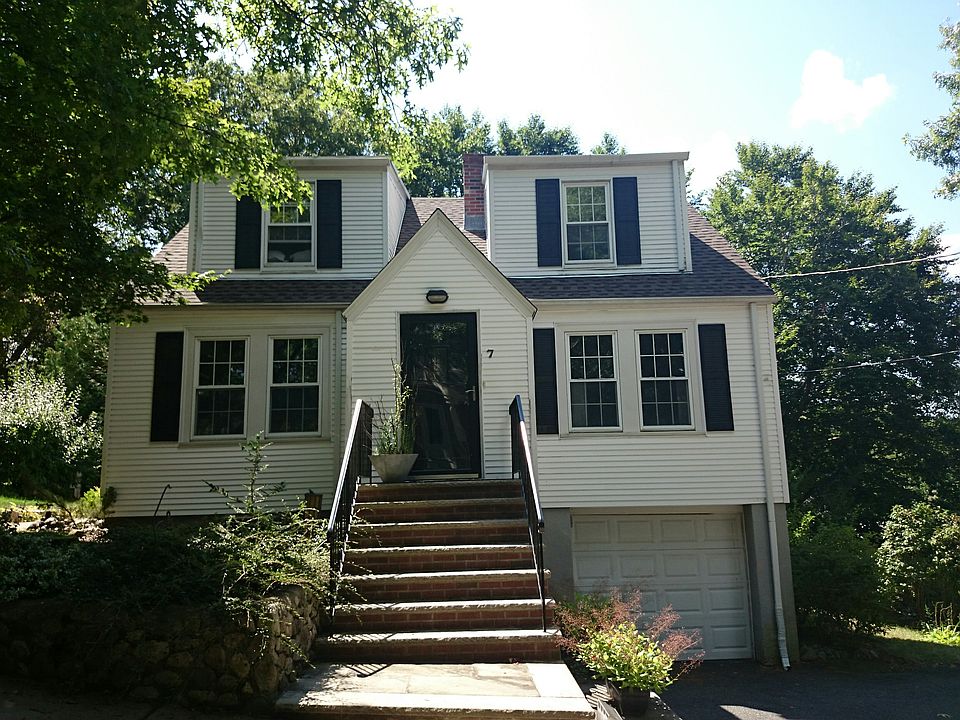 2nd image of 7 Hackensack Cir