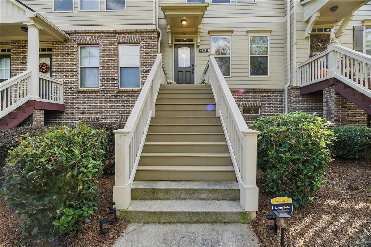 3 bed, 3.5 bath, 2260 sqft, $2,595 — Photo 4