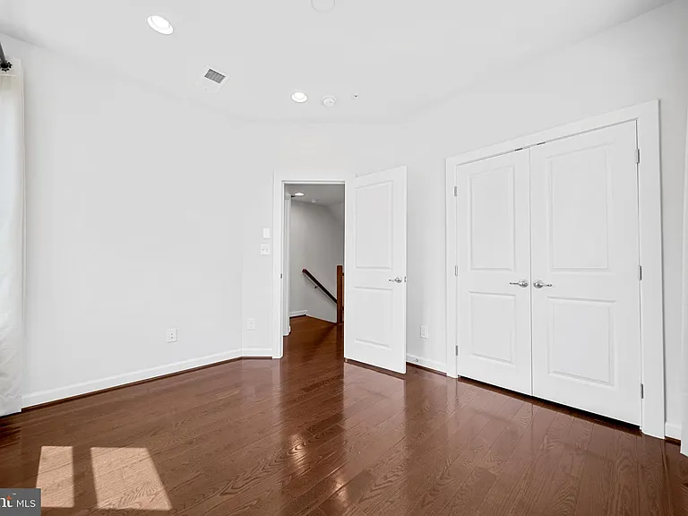 1121 S Lincoln St — Photo 37