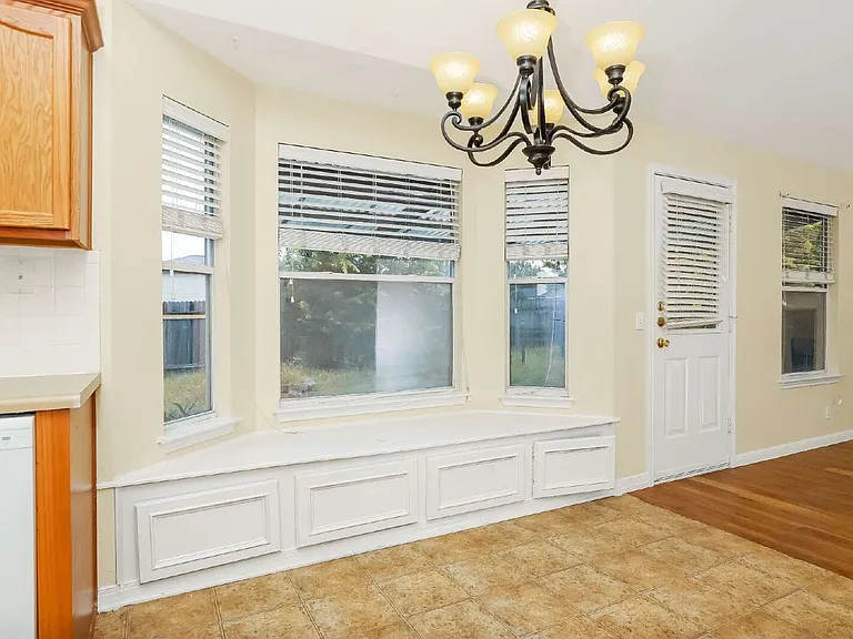 1561 Kenneys Way — Photo 8