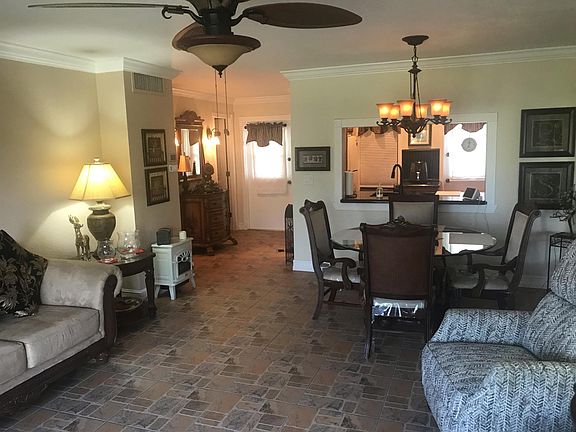 4th image of 700 NE 14th Avenue NE #404