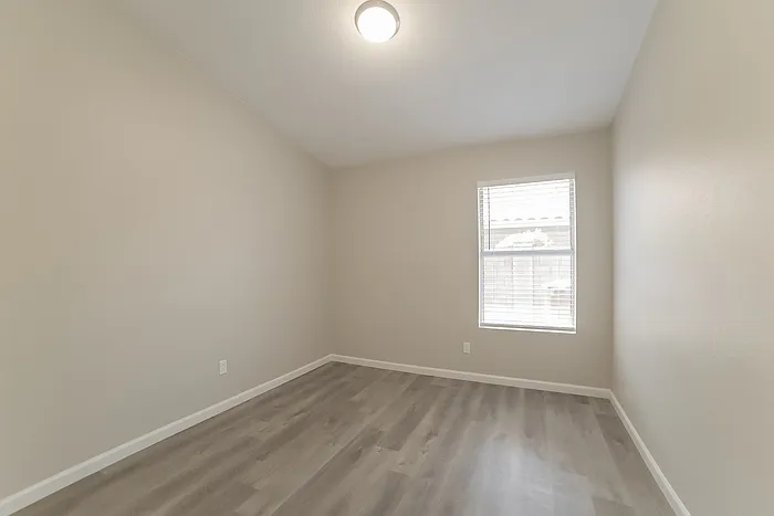 9542 W Potter Dr — Photo 12