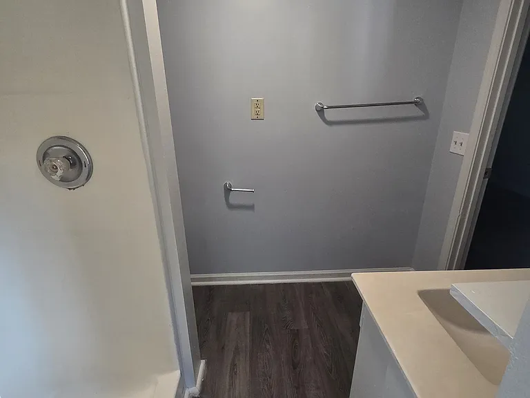 319 Mercer Ave — Photo 20