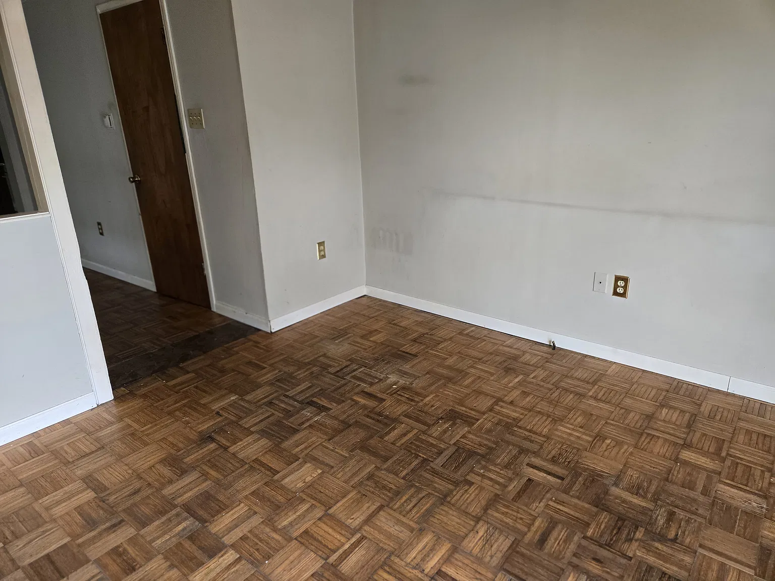 2 bed, 1000 sqft, $1,100 — Photo 2