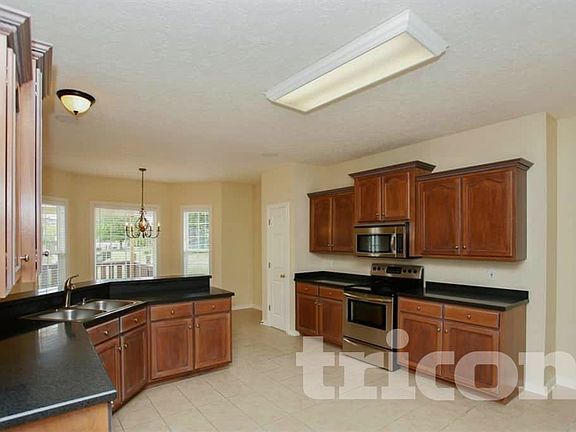 4th image of 101 Crooked Creek Ct