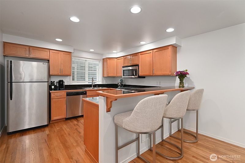 5th image of 8509 Midvale Avenue N #C