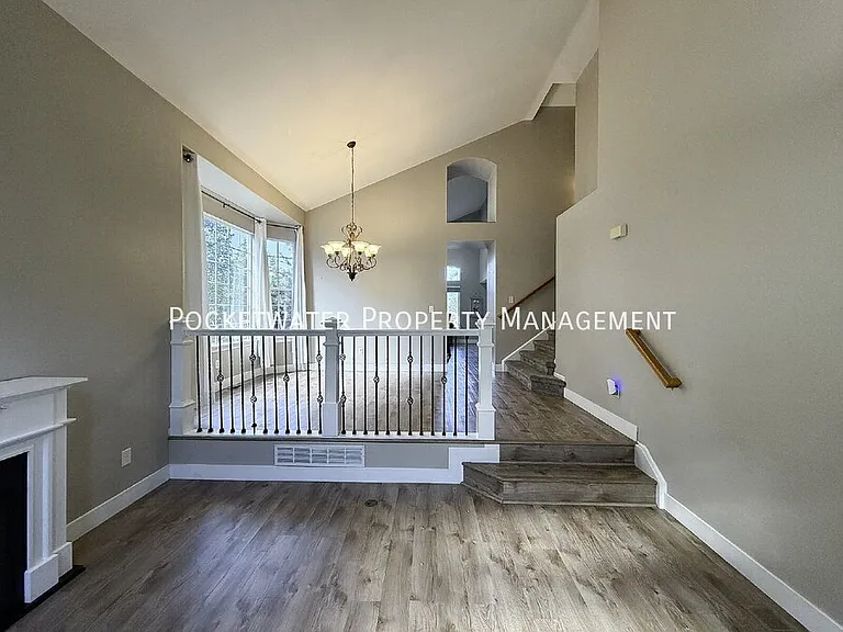 2127 Mountain Iris Dr — Photo 4