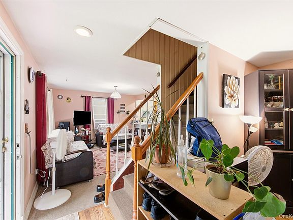 3rd image of 5 Putnam Place