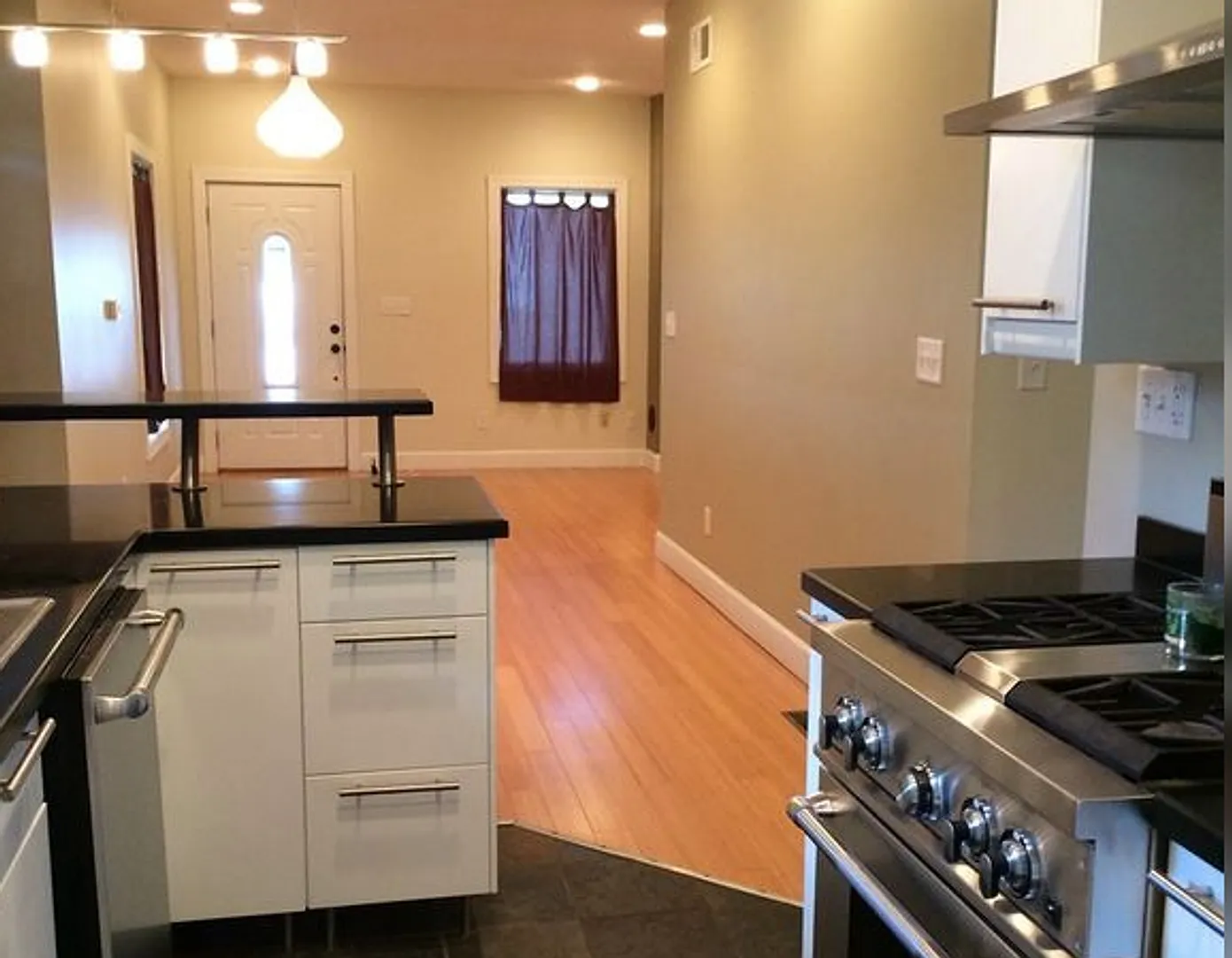 3 bedroom, 2 bath bungalow, south of town! — Photo 3