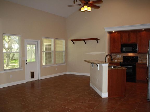 2nd image of 621 Hickory Ave
