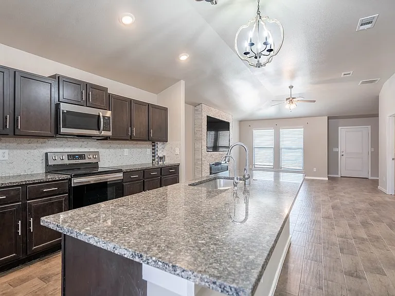 2311 Outlaw Ct — Photo 2