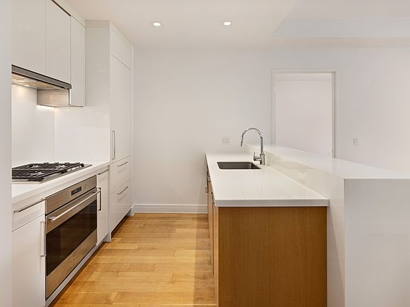 4th image of 230 E 20th St APT 34