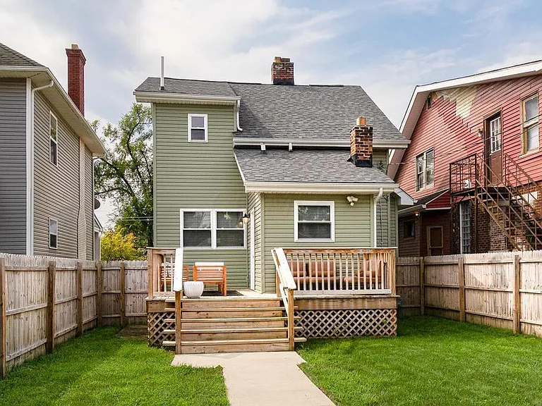 1118 E Whittier St — Photo 23