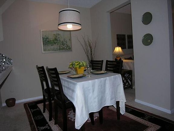 4th image of 2571 Chatham Woods Dr SE