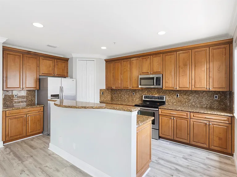 3028 Waterside Cir — Photo 16
